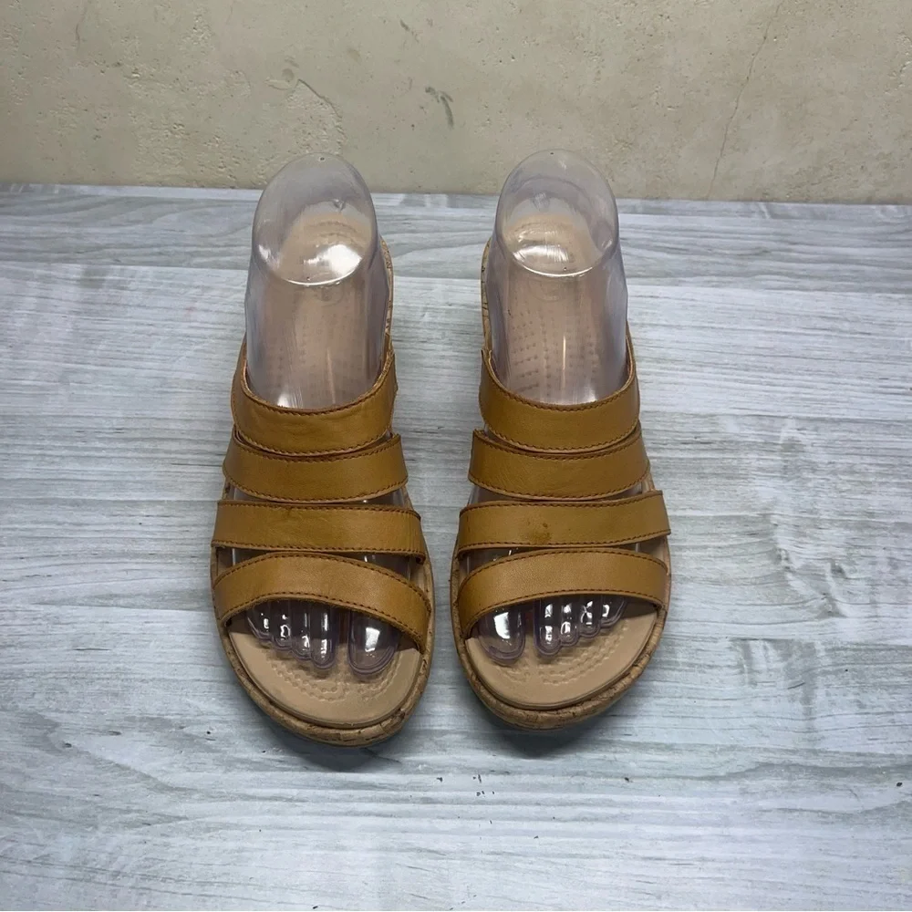 CROCS A Leigh Slip On Leather Tan Camel Brown Strappy Cork Wedge Sandals size 9